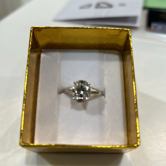 Oval 8 x 10 3 ct Moissanite ring - Picture 3 of 8